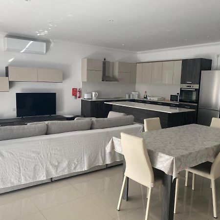 New 3 Bedroom Apartment Close To Airport Zurrieq Eksteriør bilde