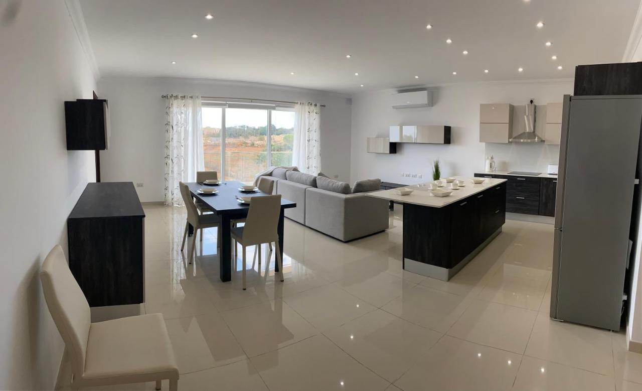 New 3 Bedroom Apartment Close To Airport Zurrieq Eksteriør bilde
